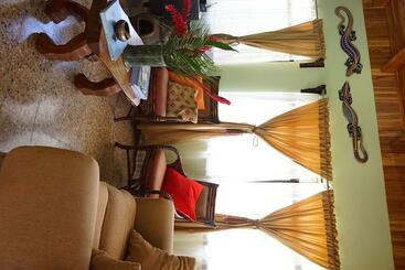 هتل Inn Jimenez