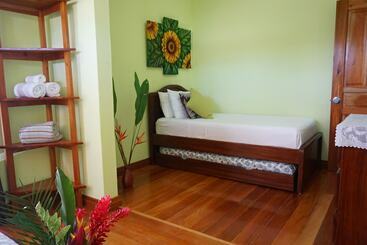 هتل Inn Jimenez