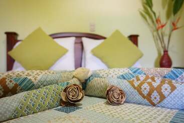 هتل Inn Jimenez
