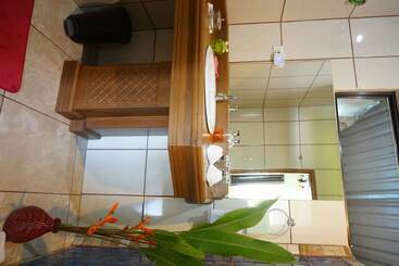هتل Inn Jimenez