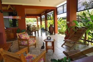 هتل Inn Jimenez