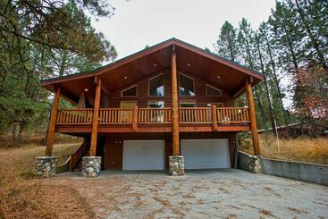 بيت ريفى Cascade Multifamily Cabin By Casago Mccall  Donerightmanagement