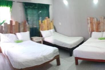 هتل Casa Raymundo Suites