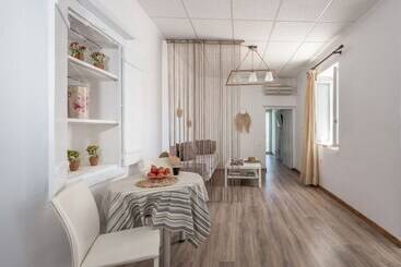 Plakes Sea View Suites