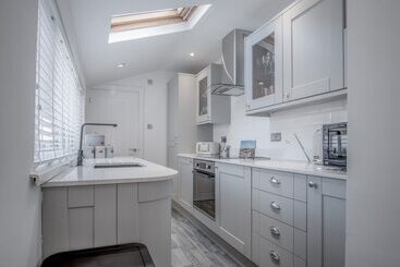 Hawtree Cottage   2 Bed Cottage   Tenby