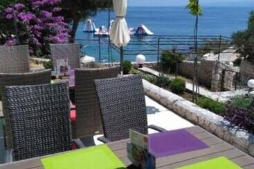 בית מלון כפרי Private Double Bed Room With Balcony And Sea View