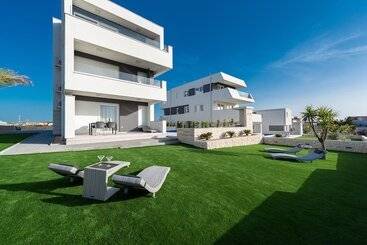 پانسیون Apartments & Rooms Pool Villas Maris B