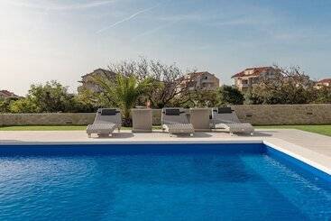 پانسیون Apartments & Rooms Pool Villas Maris B