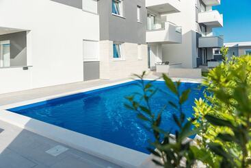 پانسیون Apartments & Rooms Pool Villas Maris B