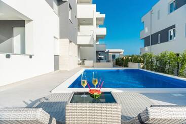 پانسیون Apartments & Rooms Pool Villas Maris B