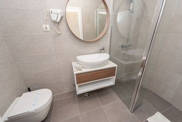 پانسیون Apartments & Rooms Pool Villas Maris B