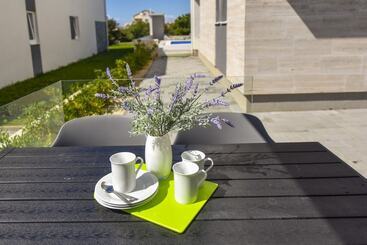 پانسیون Apartments & Rooms Pool Villas Maris B