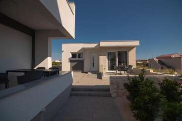 پانسیون Apartments & Rooms Pool Villas Maris B