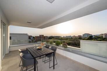 پانسیون Apartments & Rooms Pool Villas Maris B