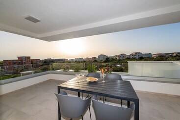 پانسیون Apartments & Rooms Pool Villas Maris B