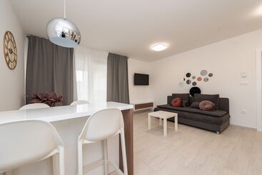 پانسیون Apartments & Rooms Pool Villas Maris B