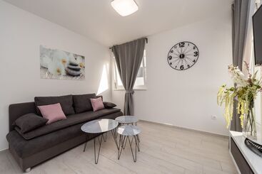 پانسیون Apartments & Rooms Pool Villas Maris B