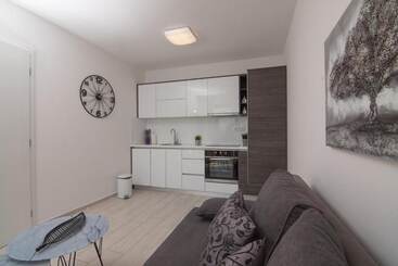 پانسیون Apartments & Rooms Pool Villas Maris B