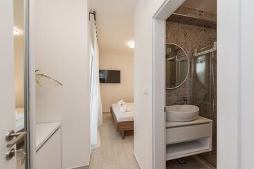 پانسیون Apartments & Rooms Pool Villas Maris B
