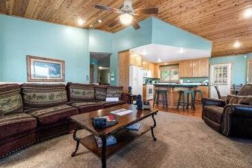 Sleepy Bear Lodge