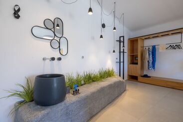 هتل Infinity Blue Suites