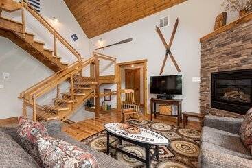 Livin Lodge