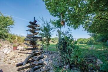 Merlins Cabin   2 Bed   Blaen Cedi Farm