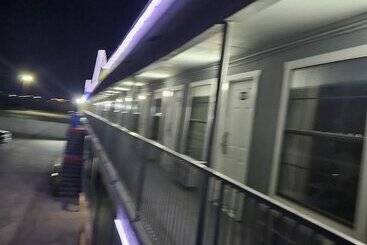 Motel 9