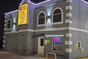 Motel 9