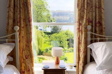 Riverside Idyll   The Perfect Cornish Sanctuary