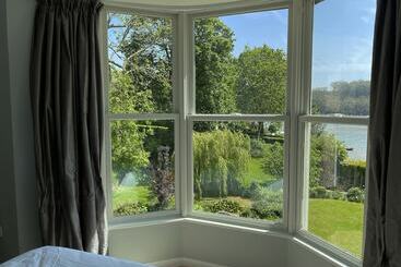 Riverside Idyll   The Perfect Cornish Sanctuary