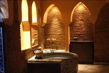 Arteaga Hostal & Banos Arabes Elvira
