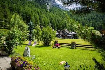 هتل Alpenhof