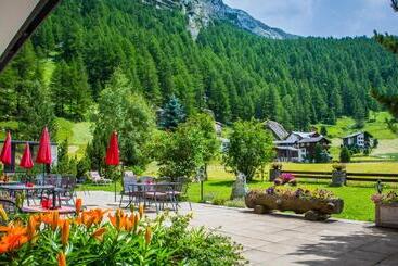 هتل Alpenhof