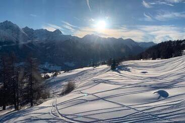 酒店 Bellaval Scuol