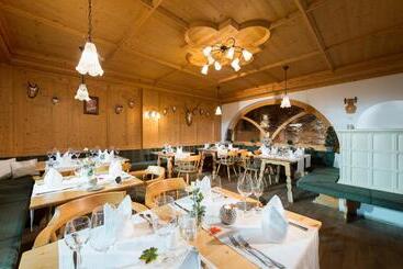 酒店 Bellaval Scuol