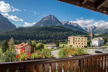 酒店 Bellaval Scuol