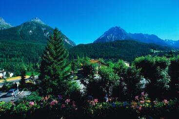 酒店 Bellaval Scuol