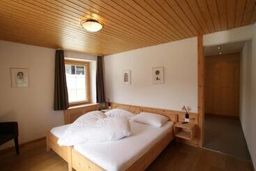 酒店 Bellaval Scuol