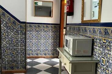 هتل Hostal Restaurante La Giralda
