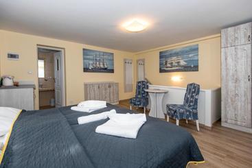 هتل Villa Nautilus