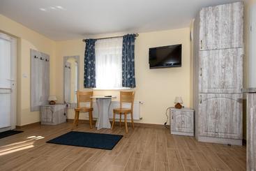 هتل Villa Nautilus