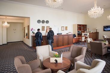 هتل Windsor Spa
