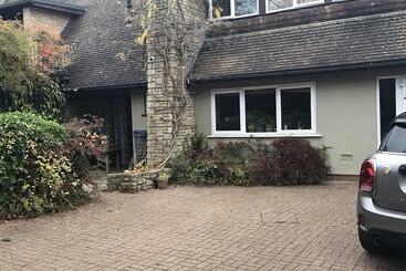 تختخواب و صبحانه Sandford Meadow Guest House