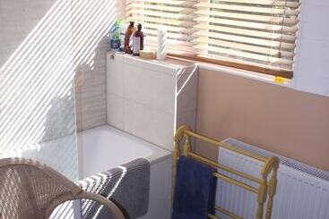 تختخواب و صبحانه Sandford Meadow Guest House
