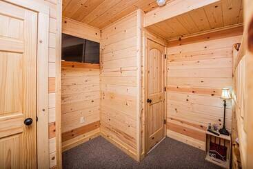 Big Log Lodge