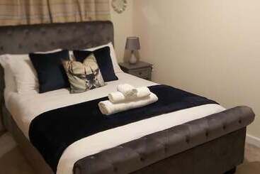 اقامتگاه Lovely 3 Bed House In Luton