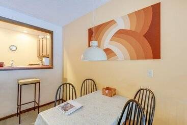 33sw   Wifi   Fireplace   Amenities   Sleeps 4