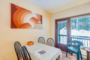 33sw   Wifi   Fireplace   Amenities   Sleeps 4
