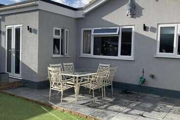 별장 Beautiful 2 Bed Bungalow In Canvey Island